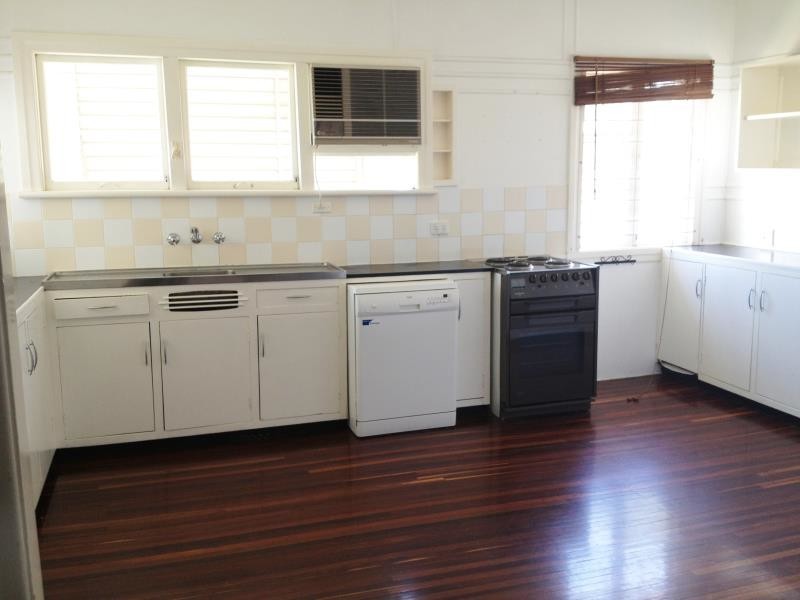 38 Cousins Street, The Range QLD 4700